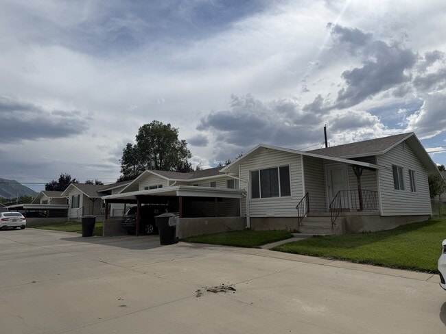 Building Photo - 744-746 E 200 N