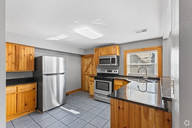 Building Photo - 102 Bacon Rd Unit Apt 2