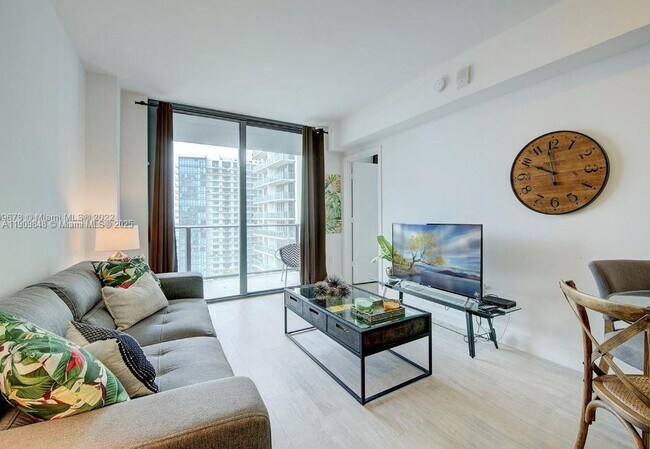 Photo - 121 NE 34th St Unidad 1603