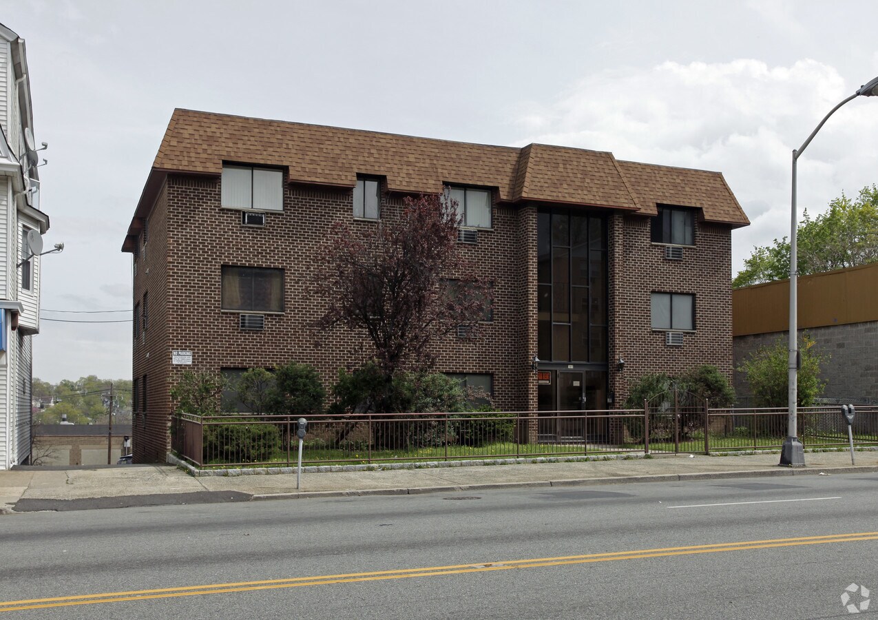 360 Washington Avenue - 360 Washington Avenue Apartments