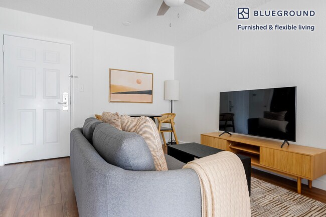 Photo - 10001 N Capital of Texas Hwy Unidad SI FL1-ID248