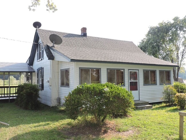Building Photo - Email Linda@vacosold.com or Call Office 8... Rental