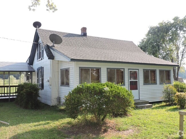 Building Photo - Email Linda@vacosold.com or Call Office 8... Rental