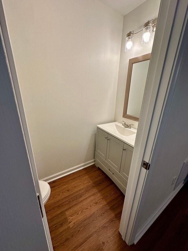 Photo - 2 BEDROOM/ 1.5 BATHROOM TOWNHOME-WALKING D...