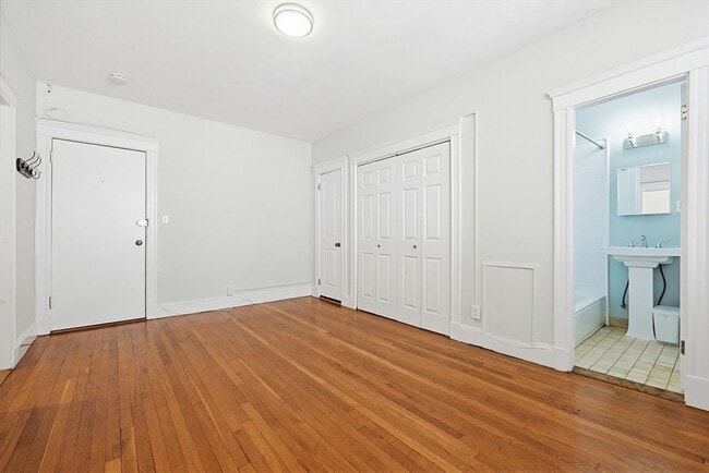 Photo - 62 Queensberry St Unit 407