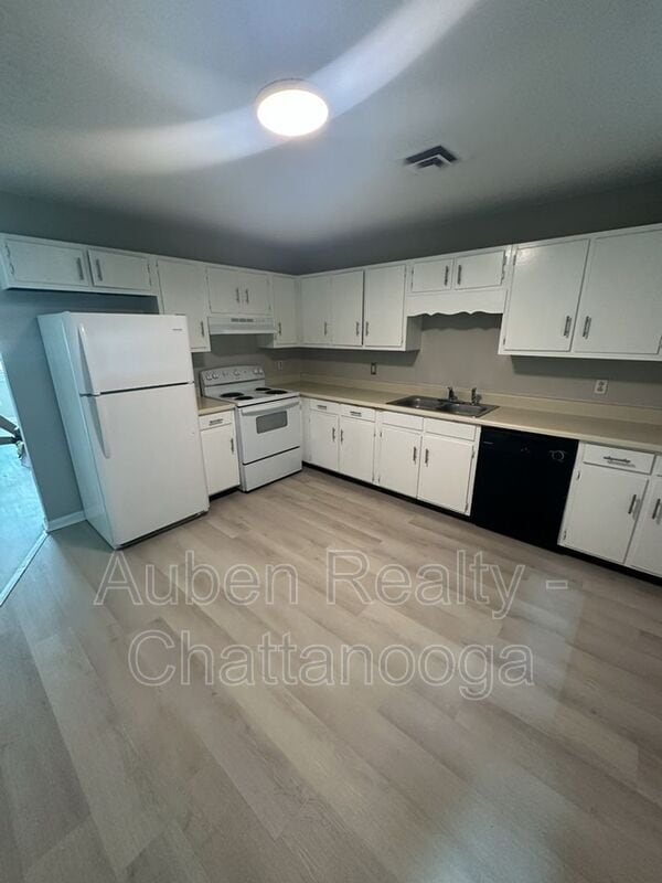 Photo - 446 9th St SE