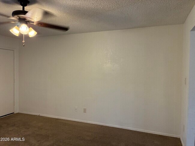 Photo - 602 W Wickieup Ln