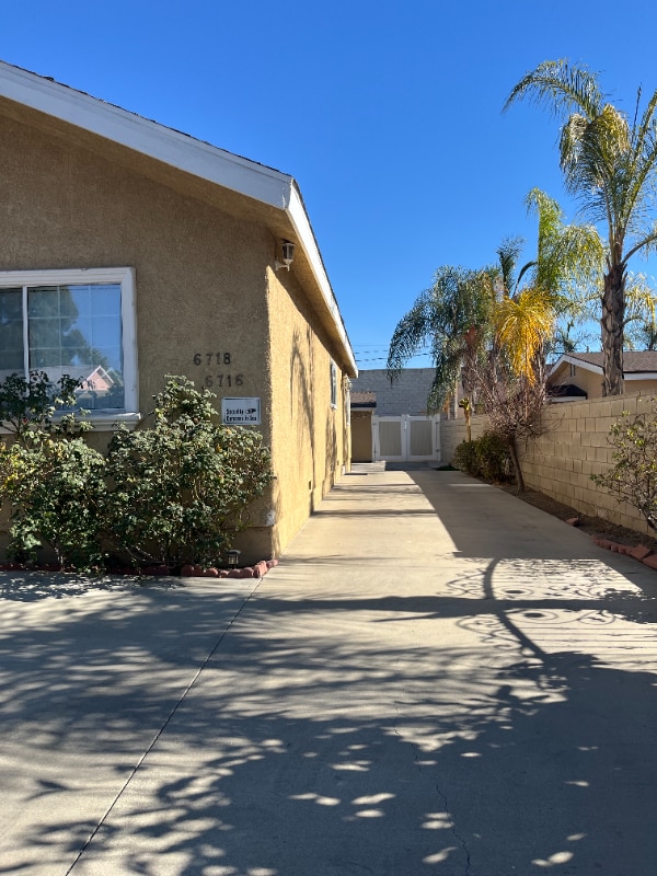 Photo - 6718 Simpson Ave