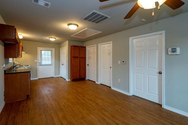 Move in special! 1/2 off 1st months rent!! House - House Rental in ...