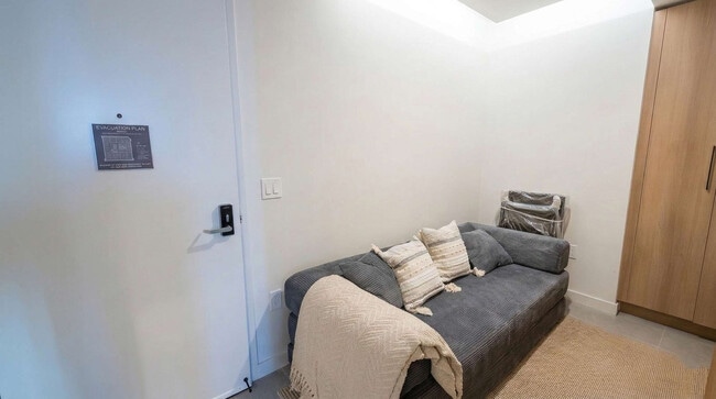 Photo - 121 NE 5th St Unidad SI FL18-ID1501136P