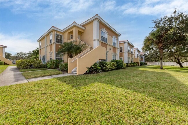 Building Photo - Updated 2/2 Unit 208