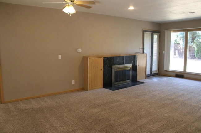 Photo - 320 King St Unit 2