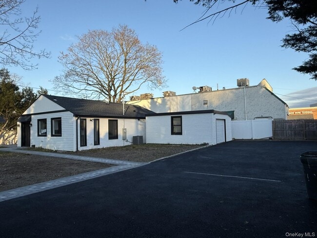 Building Photo - 2 Park Ave