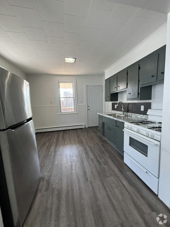 Building Photo - 312 Maple St Unit 3 - 2nd FL L Rental