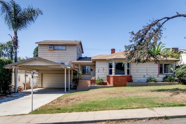 Building Photo - Upgraded 4 Bedroom/3 bath Home with Pool &...