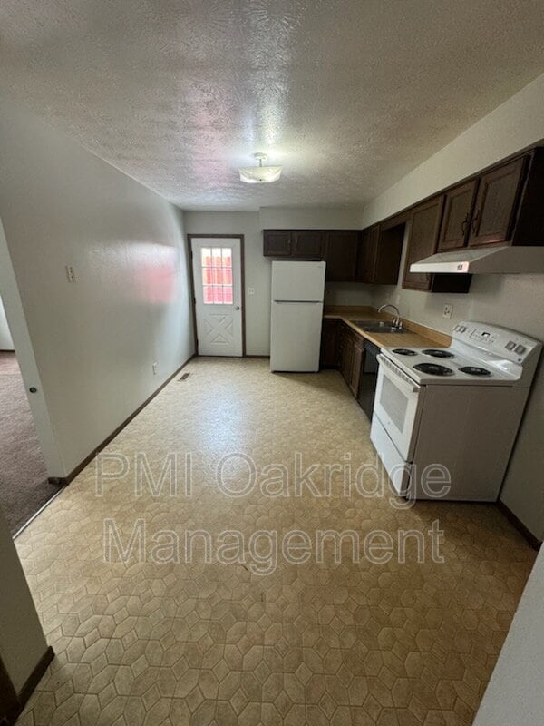 Photo - 205 Debbie Dr