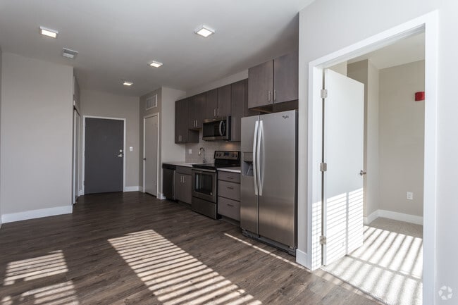 1BR, 1BA - 500 SF