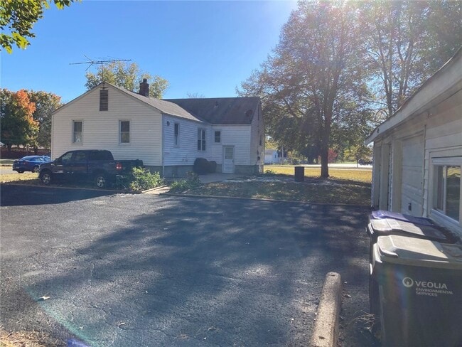 Photo - 915 Lindsay Ln