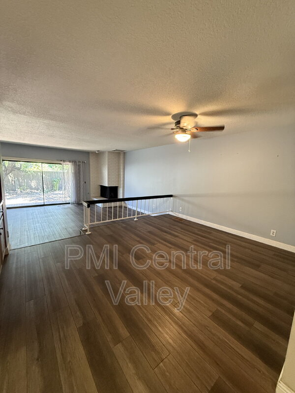 1725 Edgebrook Dr