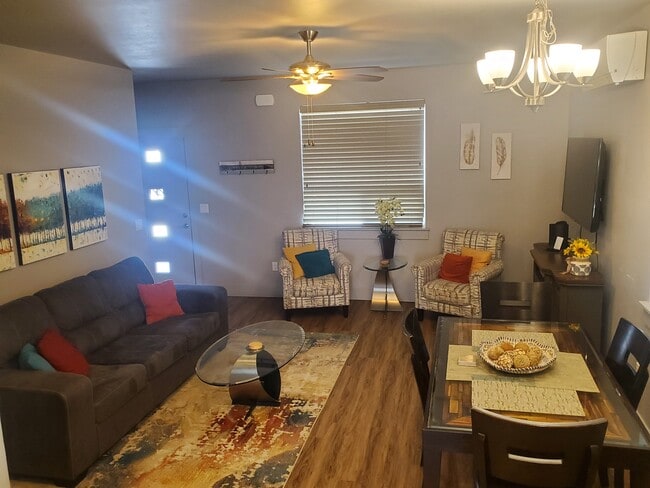 ¡Comodidad! - 1724 N Solomon Ct