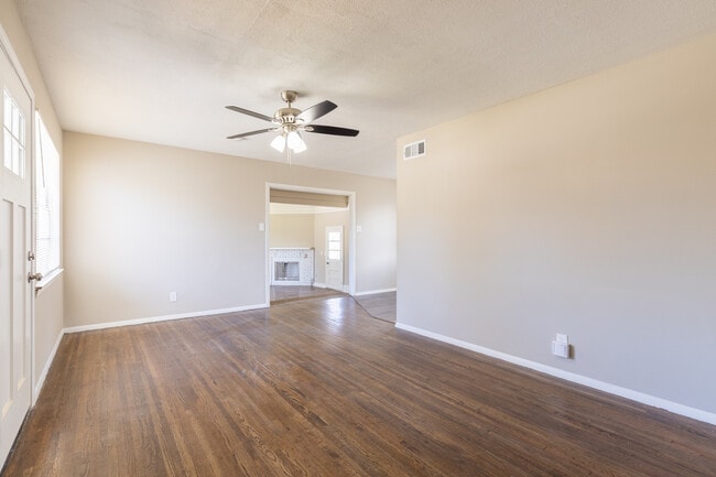 Photo - 5442 Loch Lomond Rd