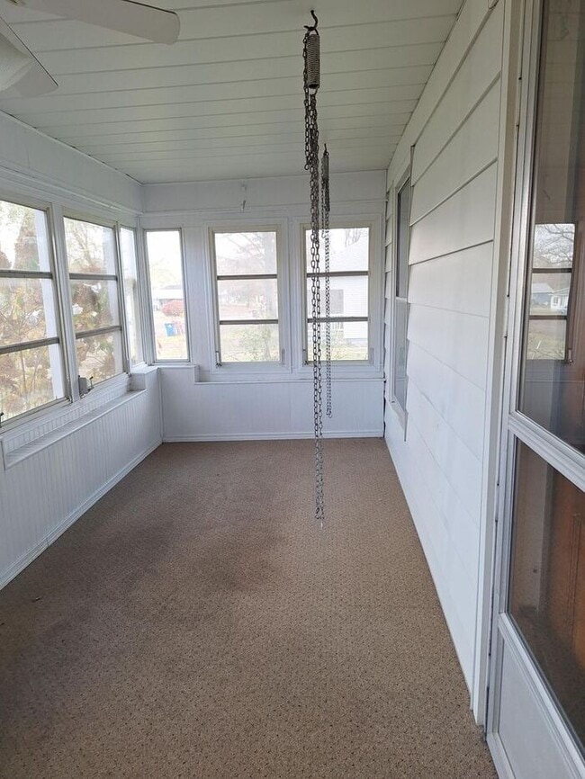 Photo - 1 Bedroom House Near Shopping, Parks and Little League Field