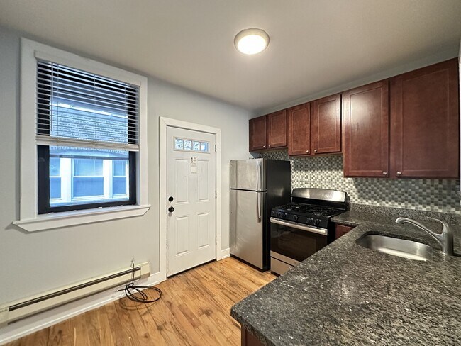 Photo - 4410 N Wolcott Ave Unit J00W