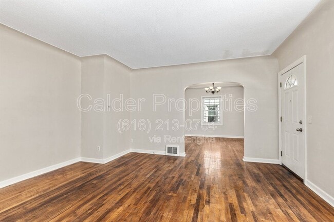 Photo - 1031 Merrifield St SE