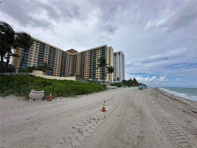 Building Photo - 2501 S Ocean Dr Unit 535