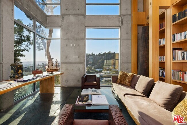 Photo - 2260 Sunset Plaza Dr