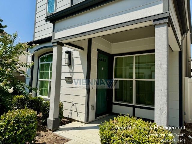 3303 Hummingbird Ct