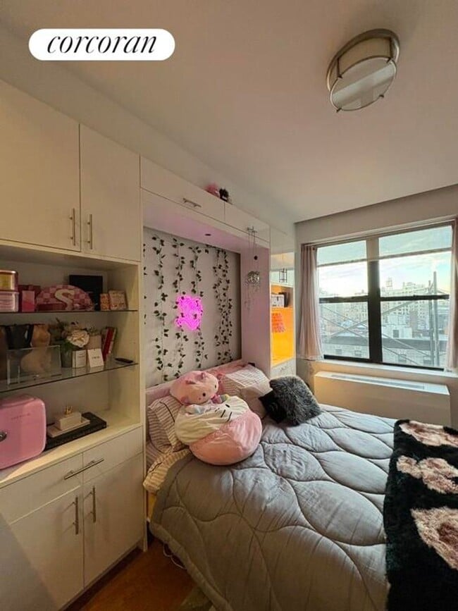 Photo - 212 W 91st St