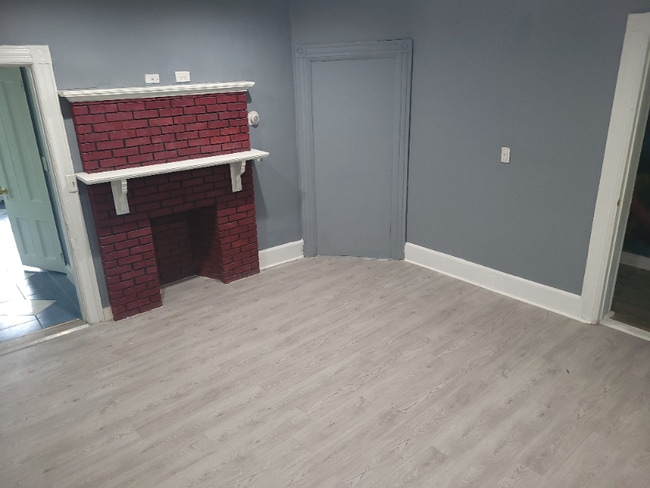 Building Photo - 603 Broad St Rental
