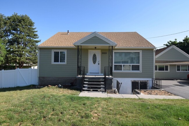 Building Photo - 1869 7200 S Unit 1869 E 7200 S B