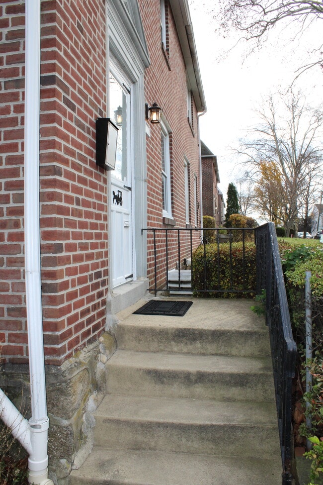 Photo - 1917 Winton Ave