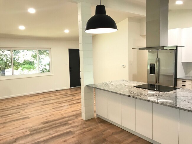 Photo - 4 Bed 2 Bath Home in South Boulder!