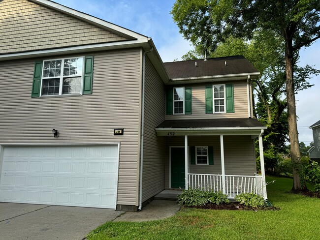 Large Three Bedroom Duplex_Kempsville Borough - Large Three Bedroom Duplex_Kempsville Borough Apartment Unit 432