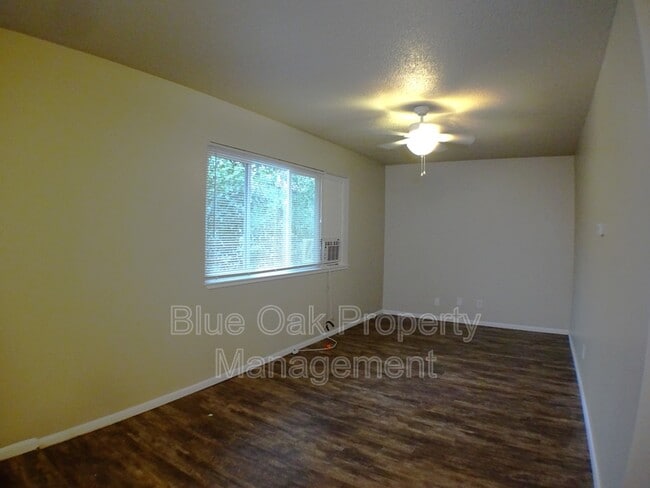 Photo - 275 E 19th St