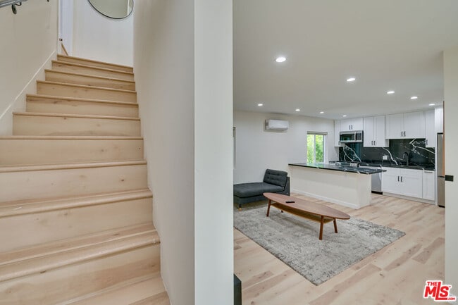 Photo - 9042 Phyllis Ave