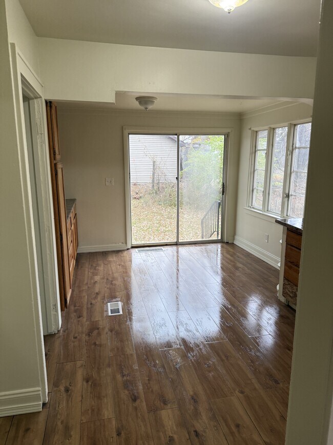 Photo - 2414 Mallery St