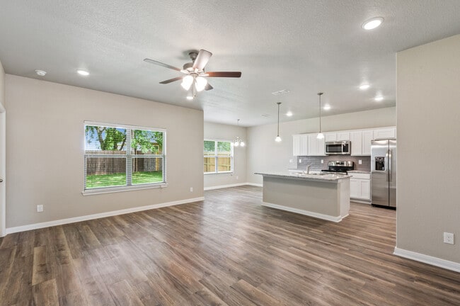 Photo - 607 Parkfield Ln