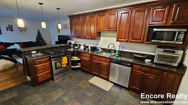44 Greycliff Rd Unit 1