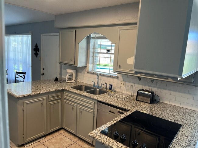 Photo - 222 Wickhamford Way