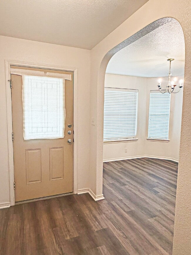Photo - 3949 Wensledale Dr