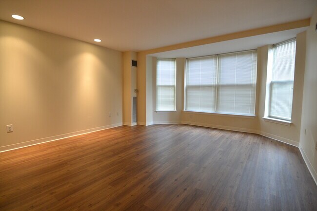 Photo - Landmark Square Apartments