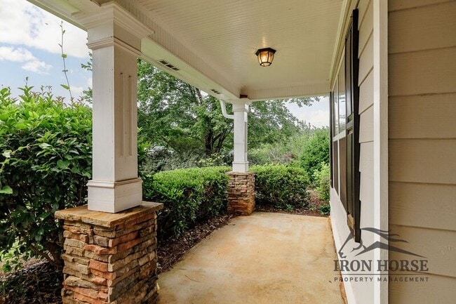 Photo - 285 Finch Way