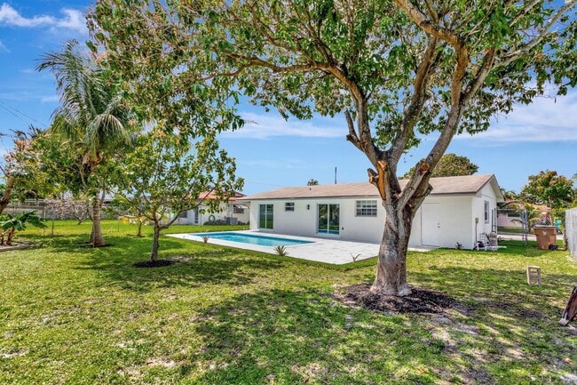 Photo - 1250 SW 6th Way