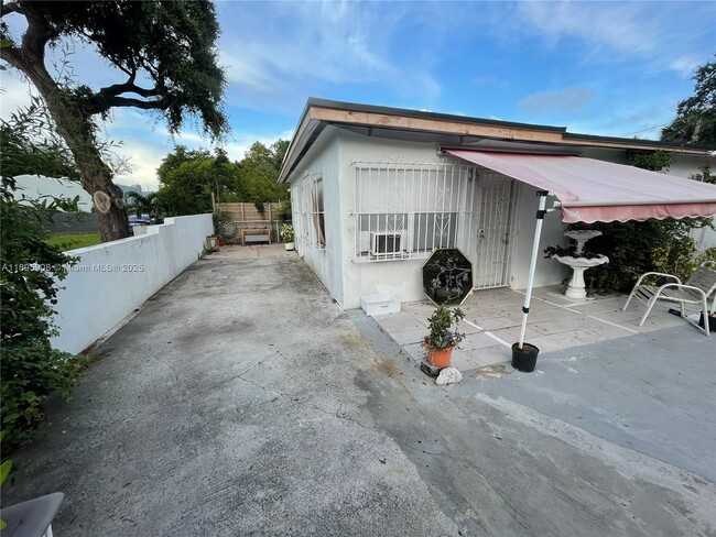 Photo - 5905 NW 3rd Ave Unidad 1