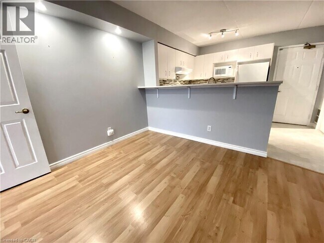 Photo - 1450 Bishops Gate Unité 209