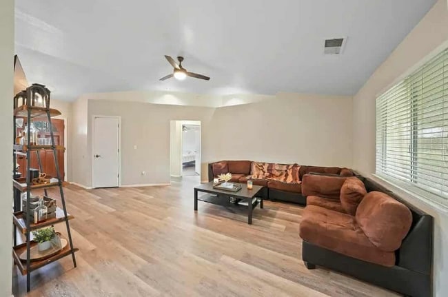 Photo - 2336 W Roby Ave